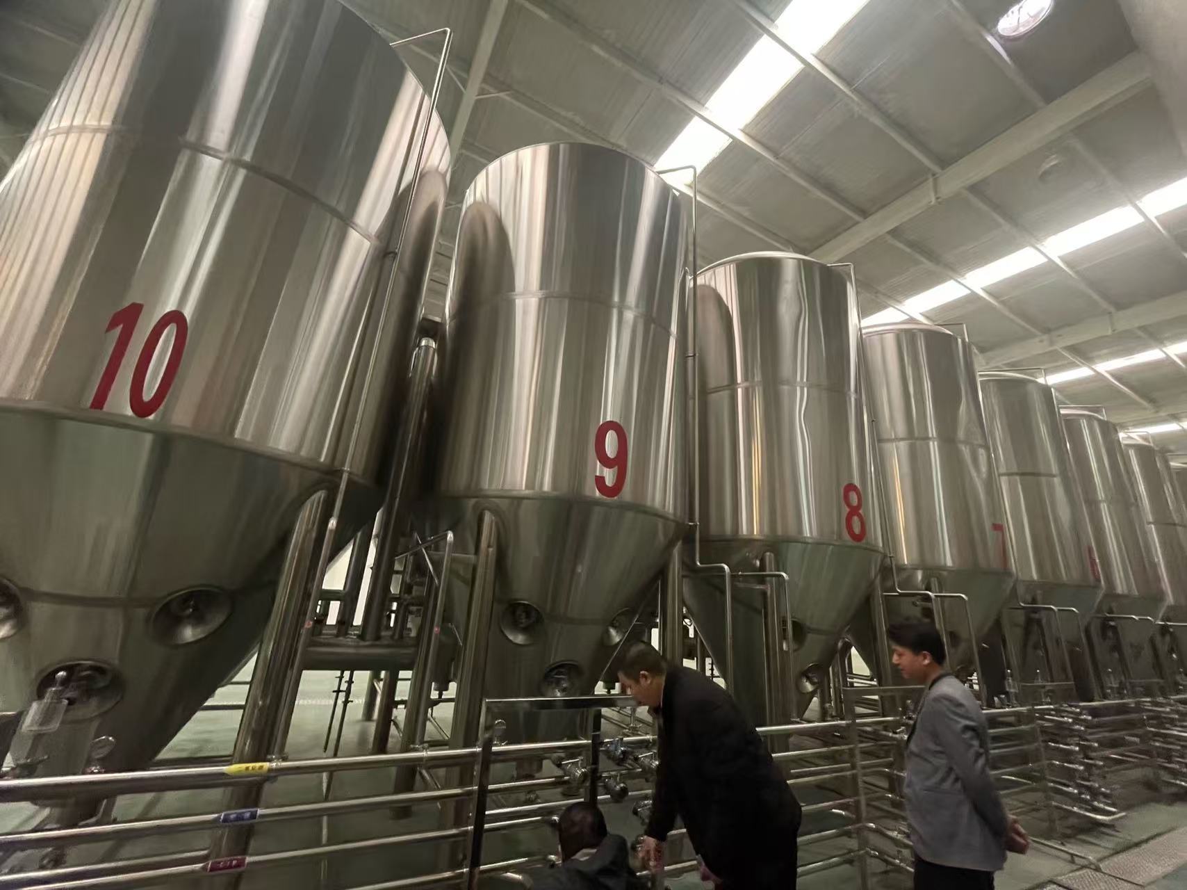 城中精酿啤酒设备厂—平面布置、设备设计、制造、调试、培训等一条龙服务